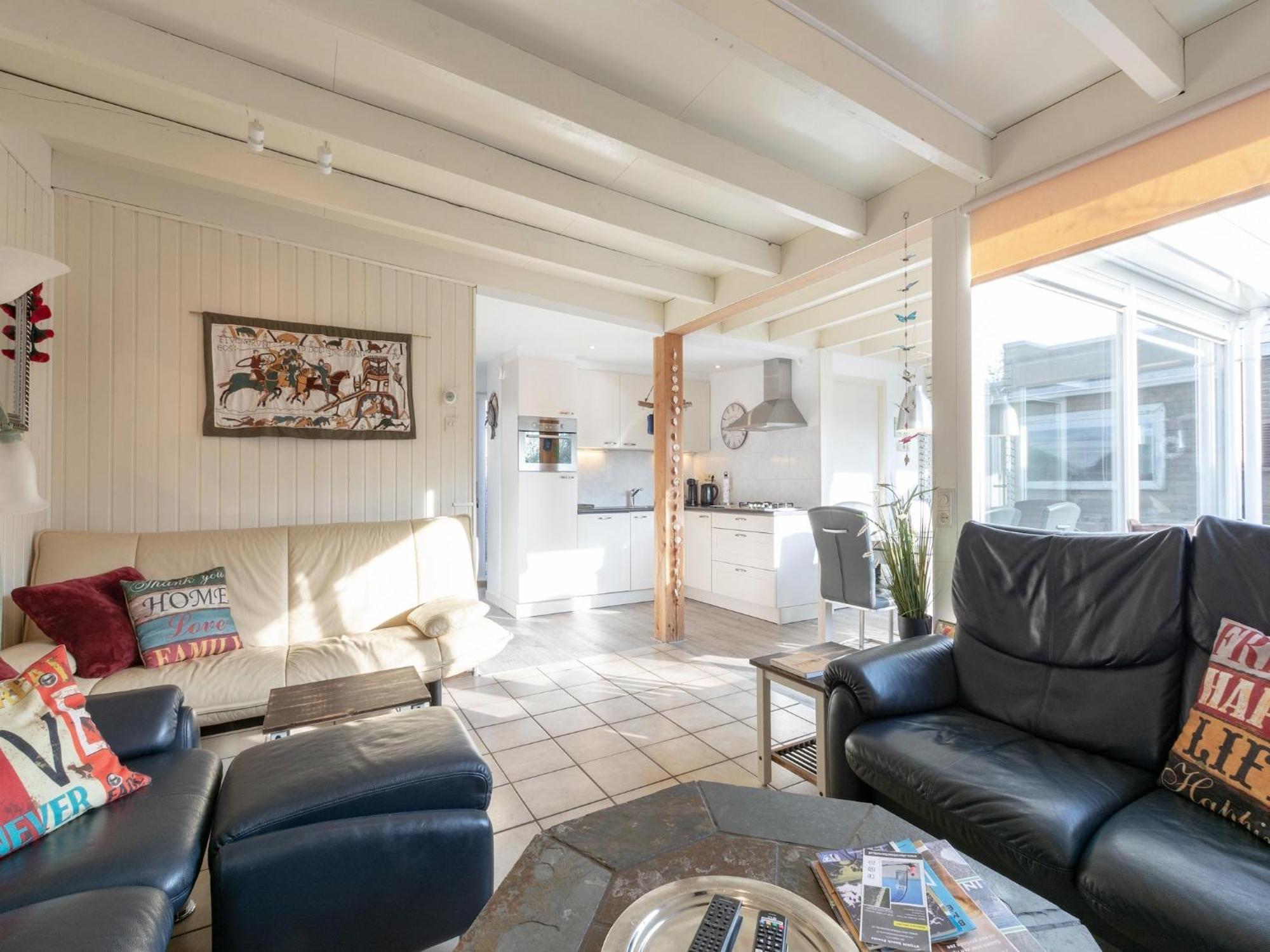 Stylish Bungalow With A Large Garden Sint Maartensvlotbrug Экстерьер фото