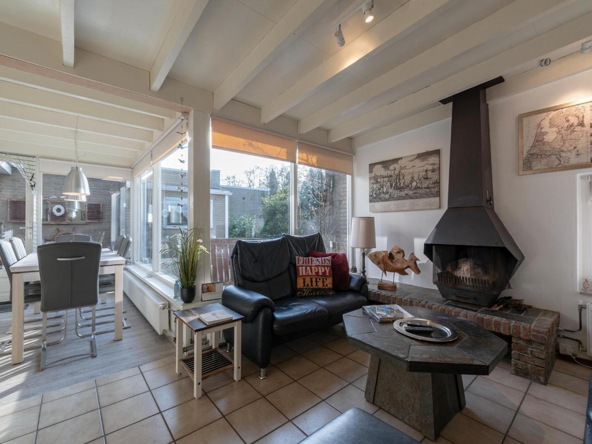 Stylish Bungalow With A Large Garden Sint Maartensvlotbrug Экстерьер фото
