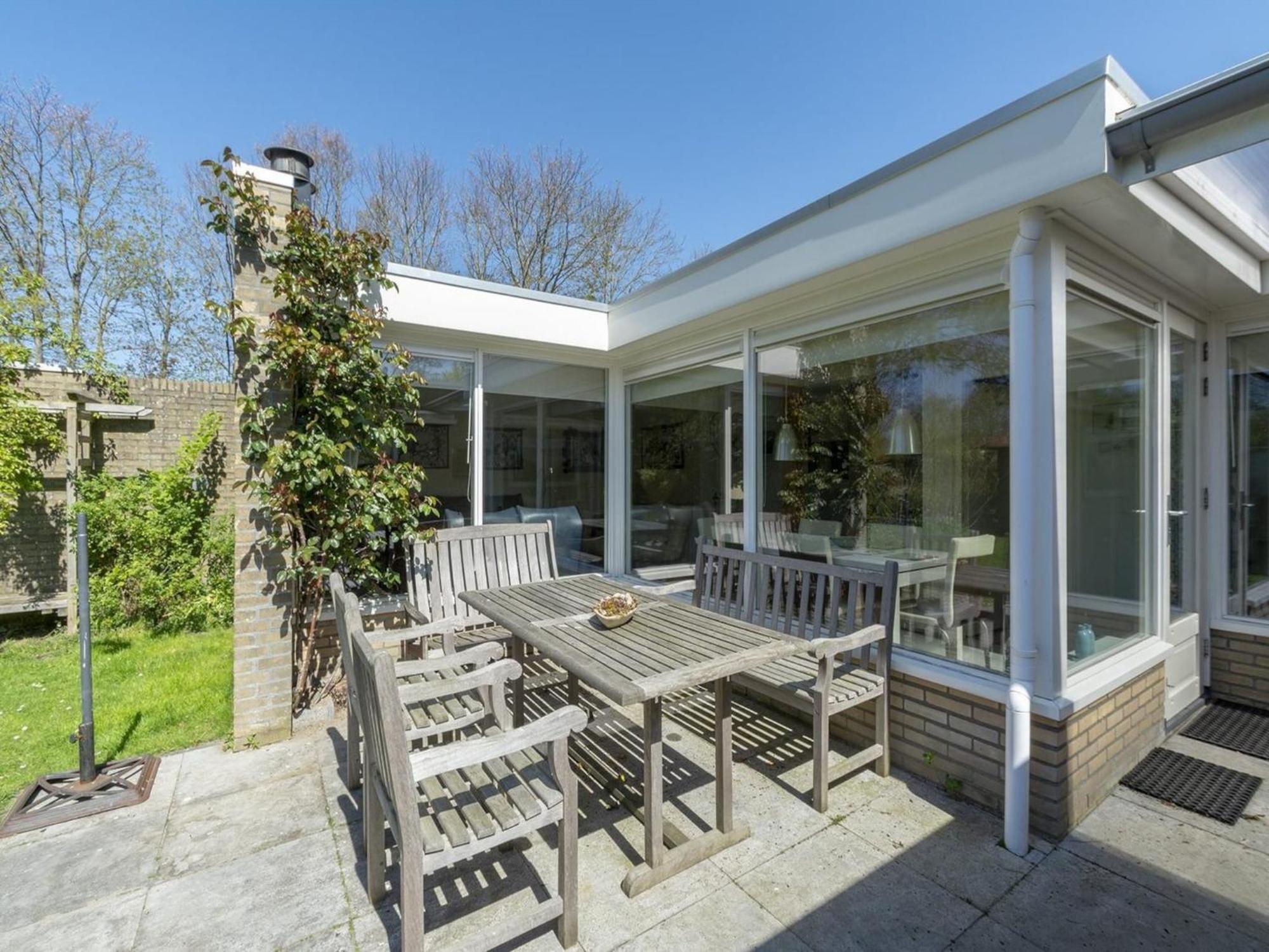 Stylish Bungalow With A Large Garden Sint Maartensvlotbrug Экстерьер фото