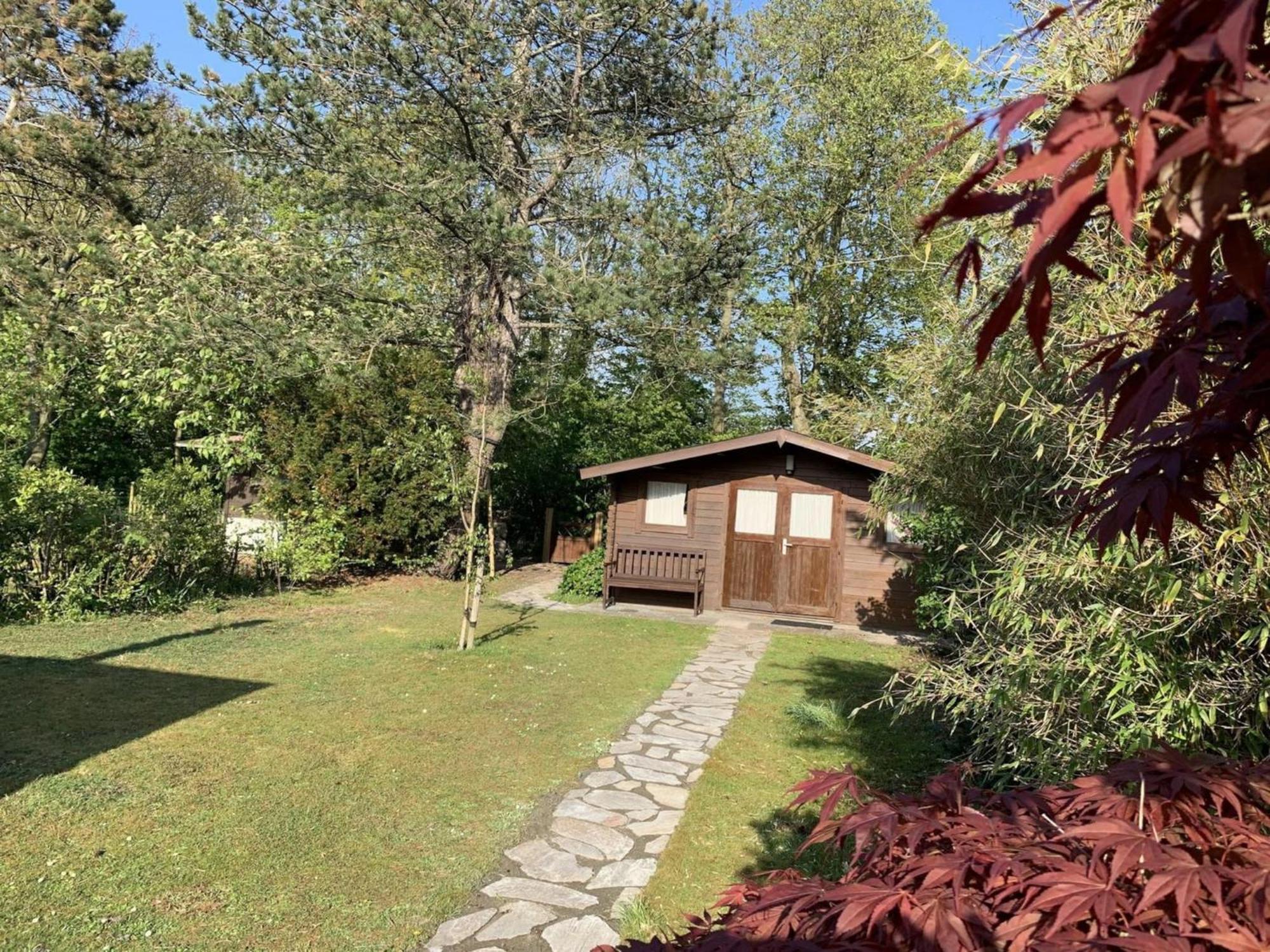 Stylish Bungalow With A Large Garden Sint Maartensvlotbrug Экстерьер фото