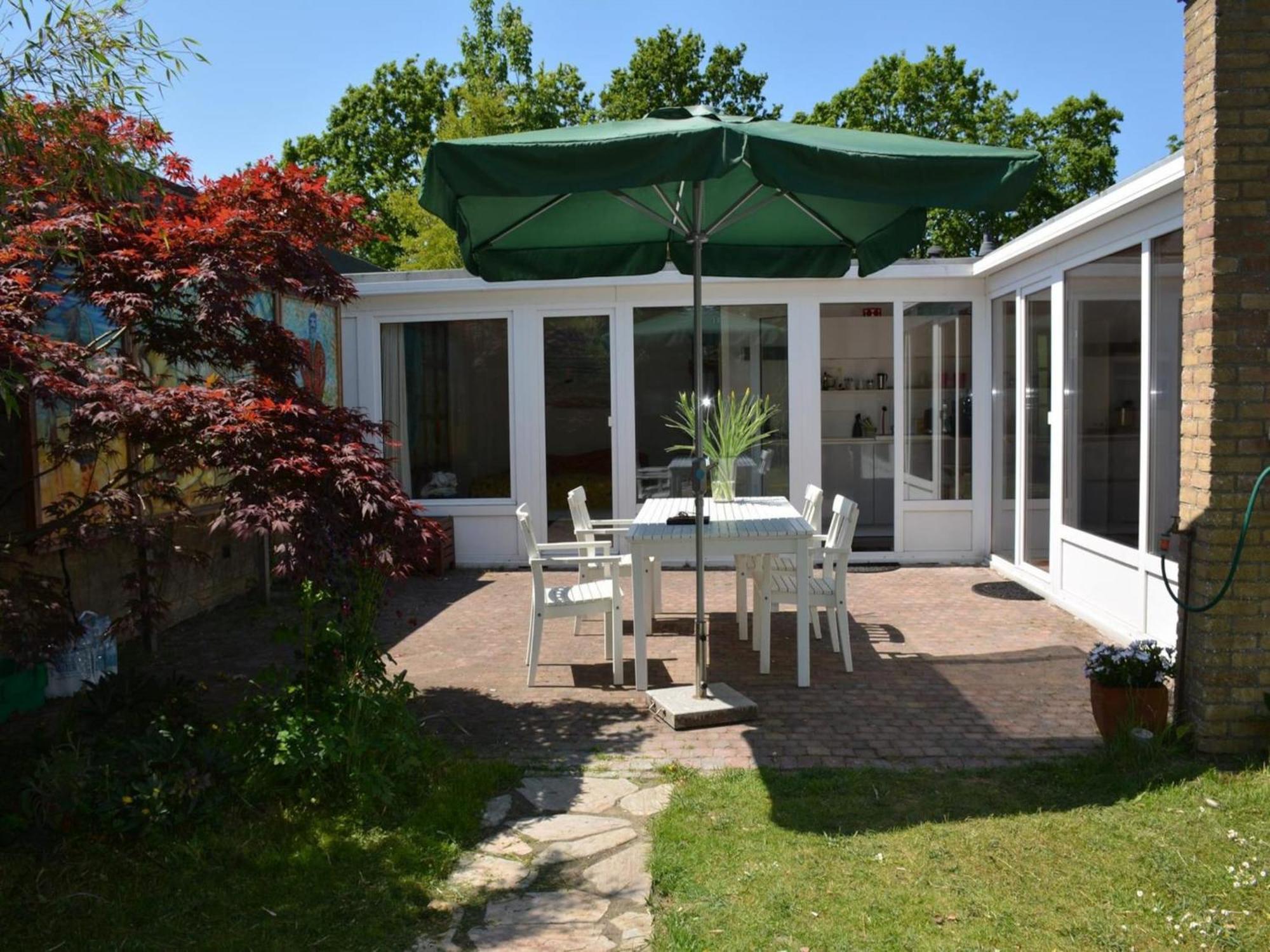 Stylish Bungalow With A Large Garden Sint Maartensvlotbrug Экстерьер фото
