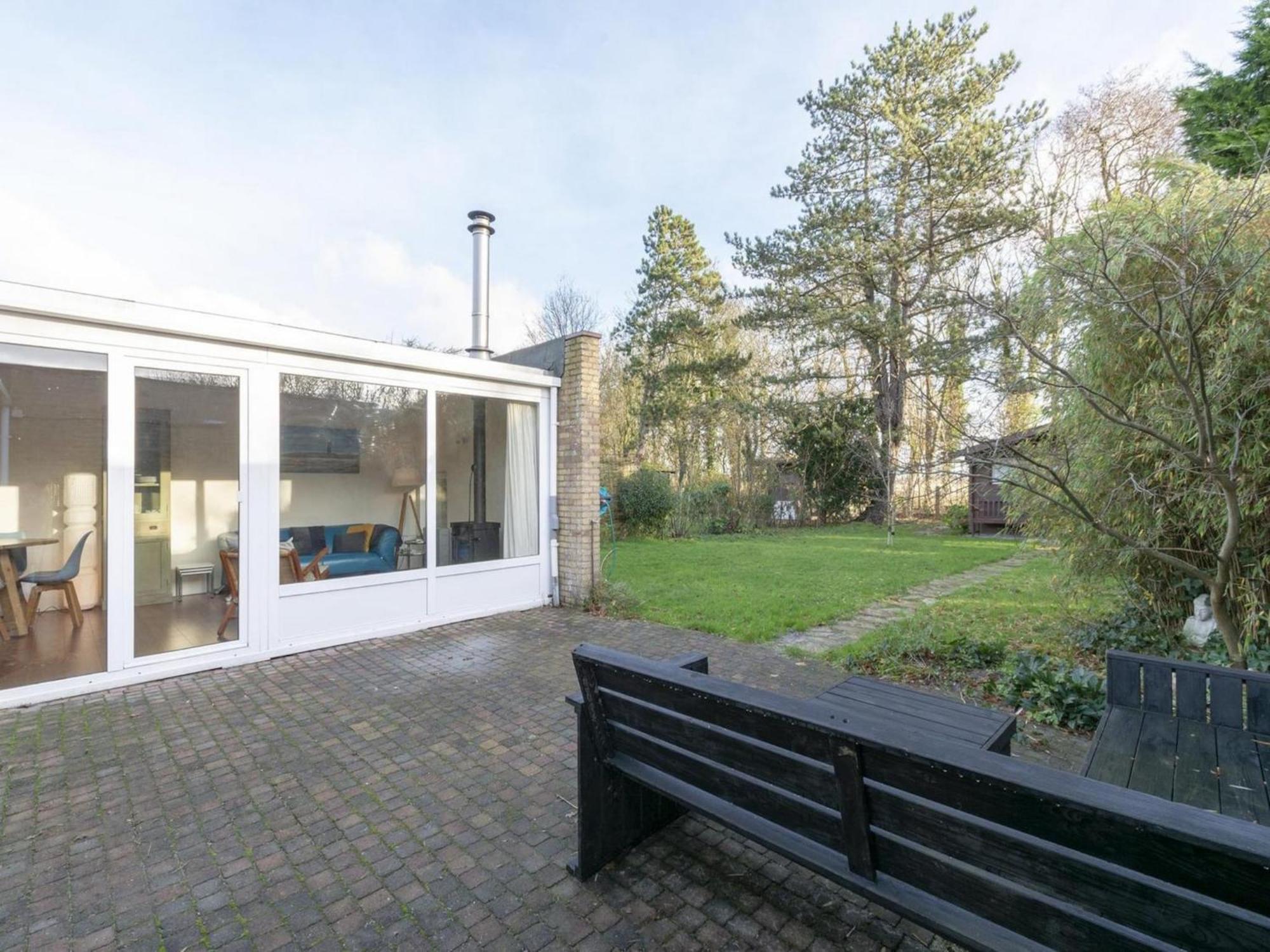 Stylish Bungalow With A Large Garden Sint Maartensvlotbrug Экстерьер фото