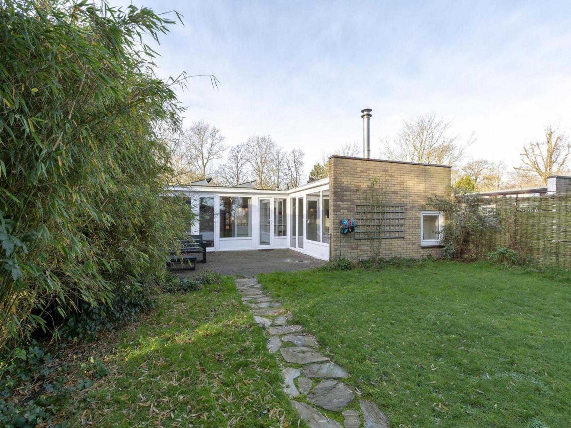 Stylish Bungalow With A Large Garden Sint Maartensvlotbrug Экстерьер фото
