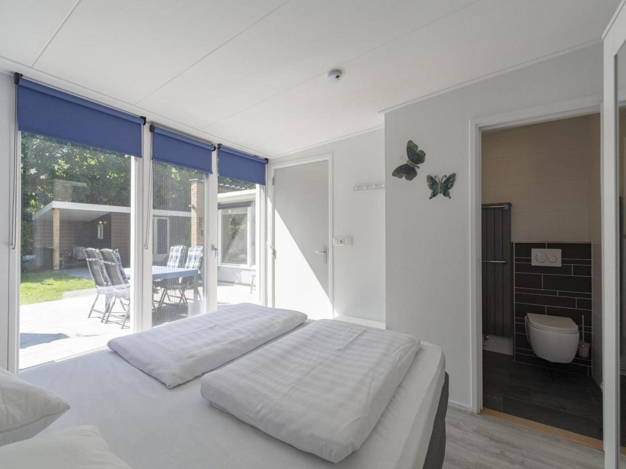 Stylish Bungalow With A Large Garden Sint Maartensvlotbrug Экстерьер фото