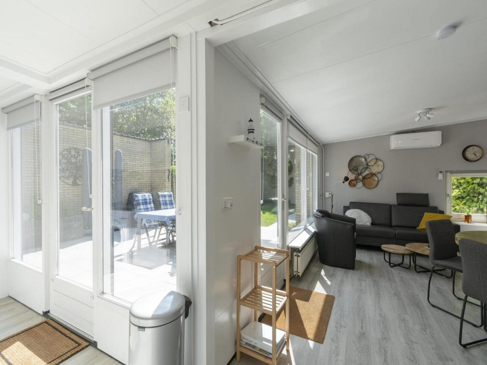 Stylish Bungalow With A Large Garden Sint Maartensvlotbrug Экстерьер фото