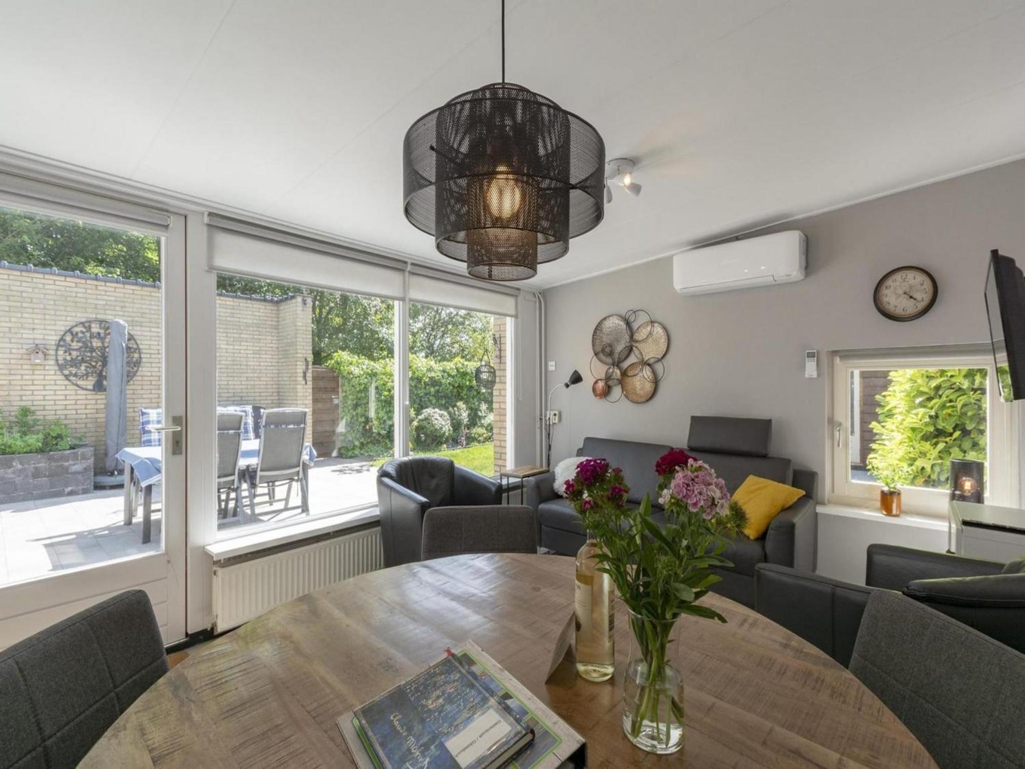 Stylish Bungalow With A Large Garden Sint Maartensvlotbrug Экстерьер фото