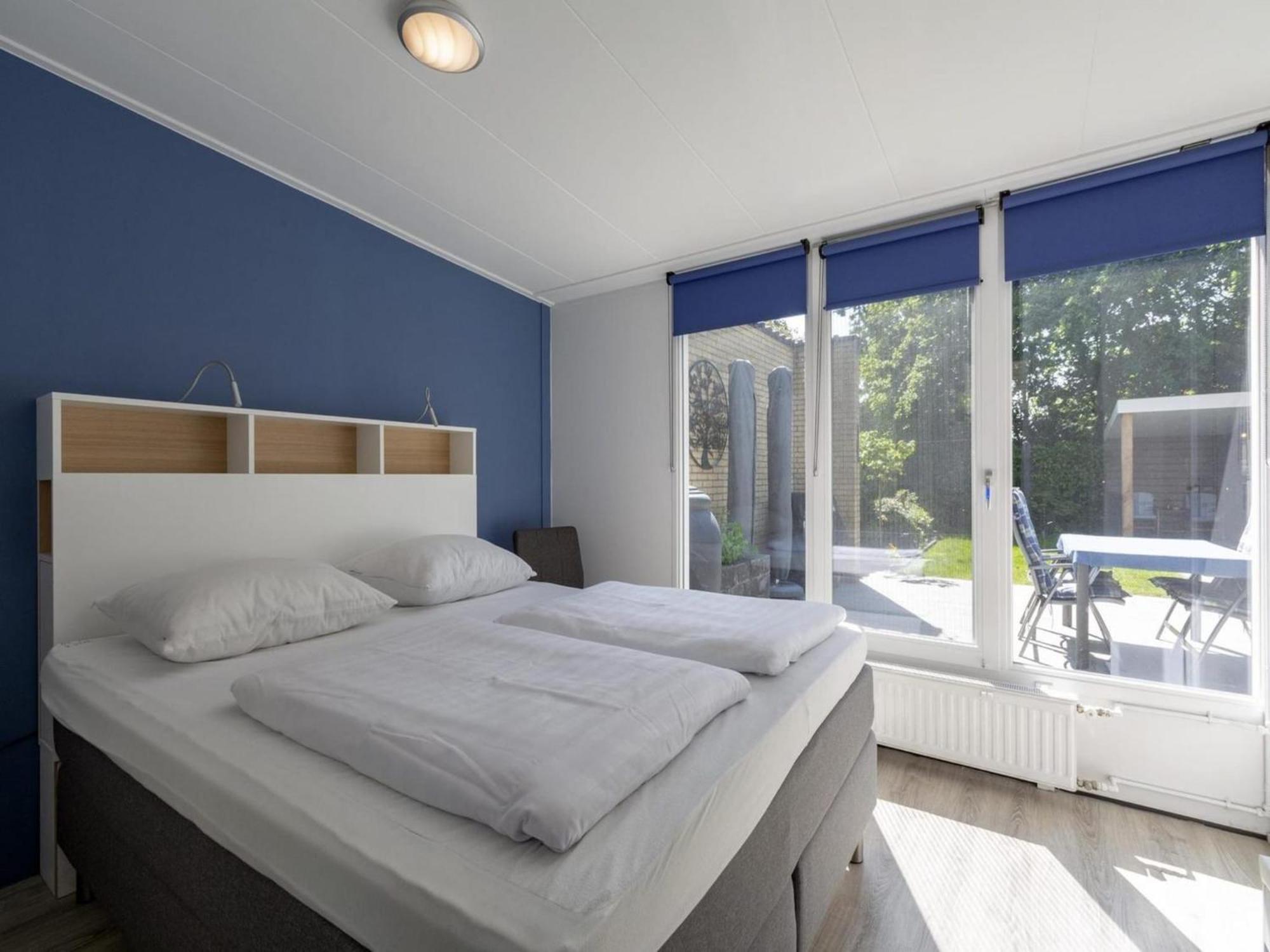 Stylish Bungalow With A Large Garden Sint Maartensvlotbrug Экстерьер фото