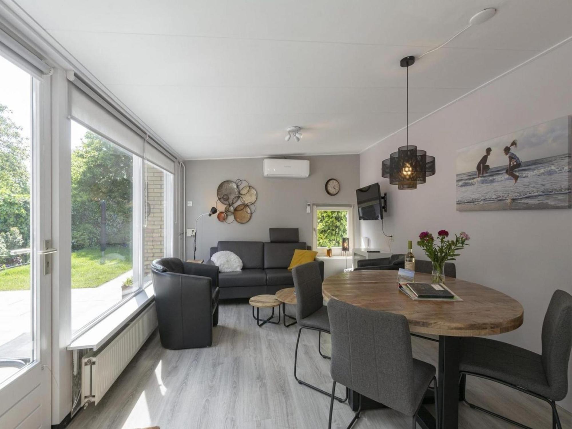 Stylish Bungalow With A Large Garden Sint Maartensvlotbrug Экстерьер фото